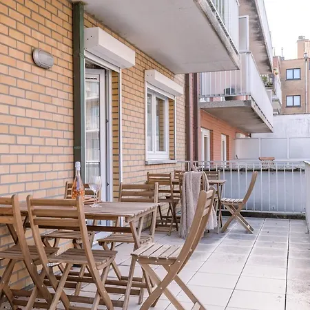Charming And Spacious Apartment With Parking In Centre Knokke *