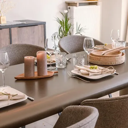 Charming And Spacious Apartment With Parking In Centre Knokke *