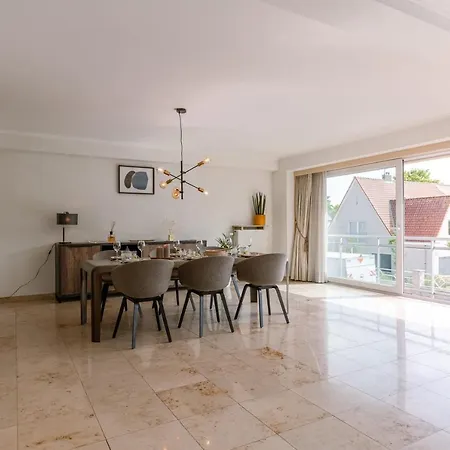 Apartment Charming And Spacious Apartment With Parking In Centre Knokke *